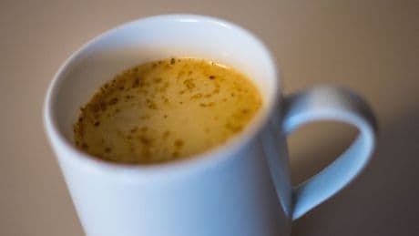 Beim Kaffeetrinken verschluckt – Gericht sieht das als Arbeitsunfall