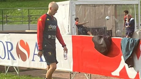 Genoa, si ferma Ekuban. Gronbaek torna in gruppo e segna in partitella
