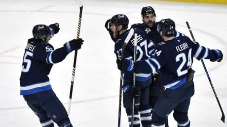 Hellebuyck shines as Winnipeg Jets tie up series with 4-0 Game 2 victory