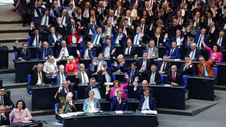 Verfassungsschutz-Einstufung: Erster Abgeordneter tritt aus AfD-Fraktion aus