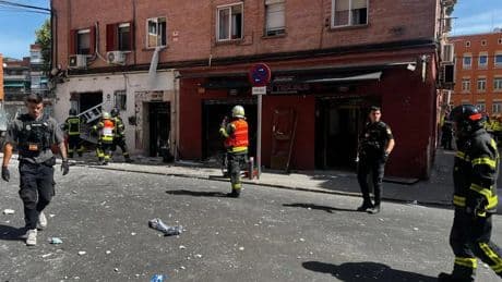 Hallan a un segundo cuerpo bajo los escombros del edificio de Vallecas afectado por una explosión