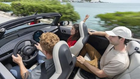 Cuatro coches descapotables con un precio asequible para que viajar sea aún más divertido