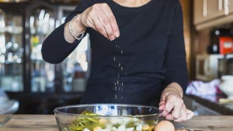 La nutricionista Sandra Moñino desmiente un mito: "La sal no produce retención de líquidos"