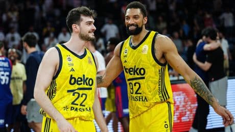 Khem Birch bir yıl daha Fenerbahçe Beko'da