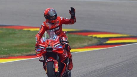 Marc Márquez se pasea en Sachsenring y ya amasa media corona