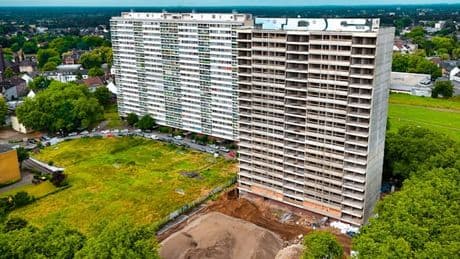 Bekannt durch Gewalt und Sozialbetrug –  Weiterer „Weißer Riese“ wird gesprengt
