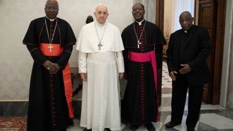 "Non sa quando è nato". È giallo sulla partecipazione di un cardinale al Conclave