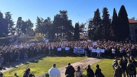 Boğaziçi Üniversitesi'nde "Fen Edebiyat" ve "Yönetim Bilimleri" fakülteleri kapatıldı