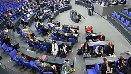 AfD löst bei Völkermord-Debatte Eklat aus – Außenminister tritt ungeplant ans Rednerpult