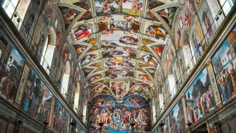 Mort du pape : bâtiments fermés, affluence... Est-il judicieux d’aller à Rome ces prochaines semaines ?