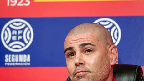 Víctor Valdés y la vuelta a la rutina como entrenador del Ávila en Segunda RFEF