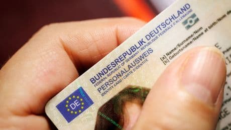 Behörden stellen komplett um - Letzte Chance fürs Passfoto auf Papier
