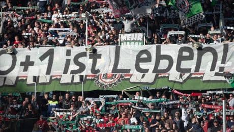 Ende der Ausnahmen in Leverkusen und Wolfsburg?: Profifußball am Scheideweg – DFL muss bei 50+1-Regel nachjustieren
