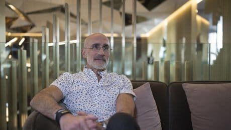 Arthur C. Brooks, catedrático de Harvard: “La gente que es realmente feliz hace 4 cosas cada día que son la clave de su felicidad”
