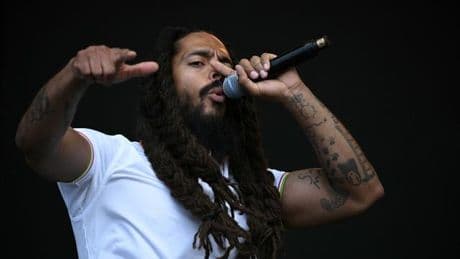Musikfestival in Großbritannien: BBC entschuldigt sich für Glastonbury-Livestream von Bob Vylan