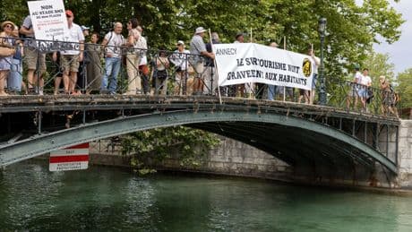Surtourisme: dans la vieille ville d’Annecy, des habitants «dépossédés de leur quartier»