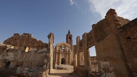 Belchite, espejo de cipreses y de la maldición que persigue a España
