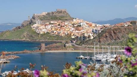 Waldbrand auf Sardinien: Flugzeug von Berliner Urlaubern umgeleitet