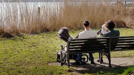 Zonnige dag met kleine kans op regen, lokaal tot 20 graden