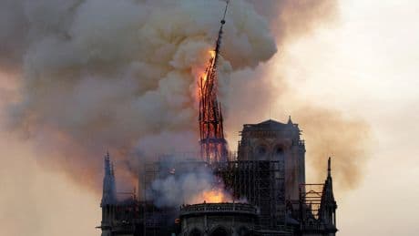 « La flèche enflammée a été comme un phare » : 6 ans après l’incendie, les premiers convertis de Notre-Dame