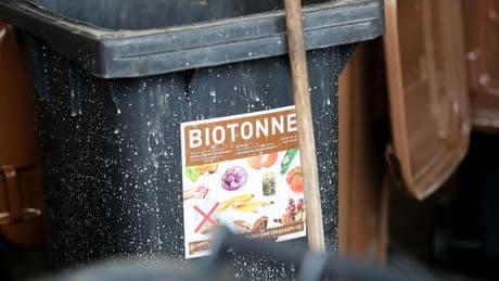 Biomüll: Zu viel falscher Müll - Tausende Biotonnen bleiben stehen