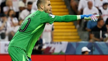 «Mon instinct me dit qu’il a tout pour réussir» : pourquoi Lucas Chevalier a séduit Luis Enrique et le PSG