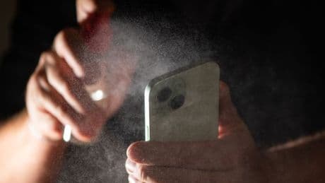 Smartphone & Co: Das sind die größten Fehler beim Reinigen