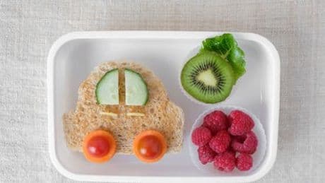 Essen für Kinder: Ein Kühlschrank voller Protein-Puddinge