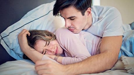 Dani (33) belandde bijna met een foute man in bed: ’Ik ben op blote voeten weggerend’