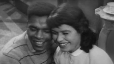 Actrice Roekie Aronds, bekend van eerste interraciale kus op televisie, overleden