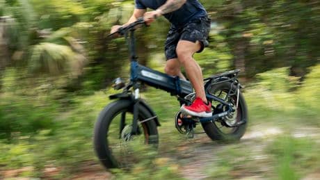 Bis zu 45 km/h schnell und supergünstig: US-Marke bringt heftiges Klapp-E-Bike