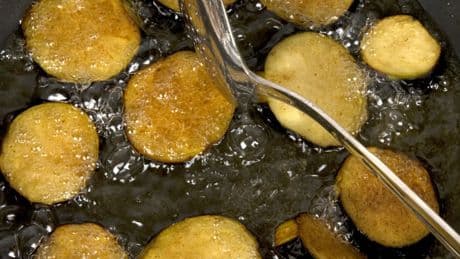 El truco para que las berenjenas fritas no absorban el aceite