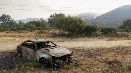 El incendio de Tarifa sigue activo sin que los 1.500 evacuados puedan volver a los campings y hoteles