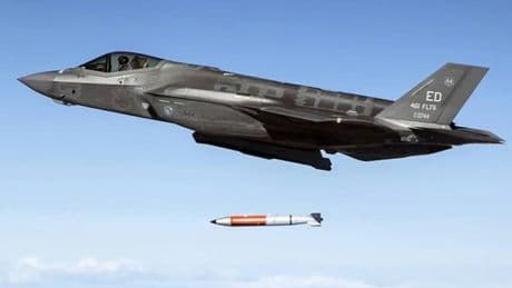 F35A con bombe nucleari contro le minacce russe, ma per Londra sono (anche) un problema: il numero di jet, l?addestramento piloti, le basi