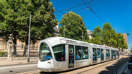 Lyon : un frotteur récidiviste agresse une jeune femme dans le tramway