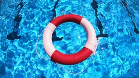 Badeunfall: Siebenjährige geht unter - Eltern bekommen nichts mit