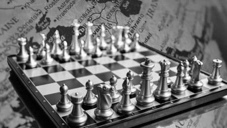 La era de la velocidad geopolítica: las empresas españolas deben aprender a leer