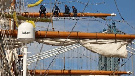 Federal officials launch investigation into Mexican tall ship that struck Brooklyn Bridge