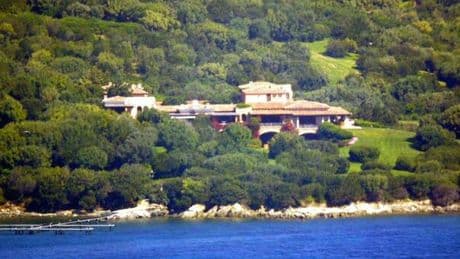 Villa Certosa vicina alla vendita, l'acquirente è un facoltoso arabo: la dimora di Berlusconi vale 500 milioni
