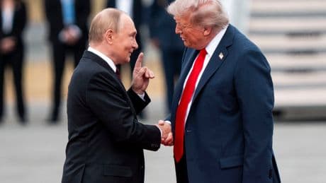 Trump Welcomes Putin With B-2 Fighter Jet Flyover and Red Carpet