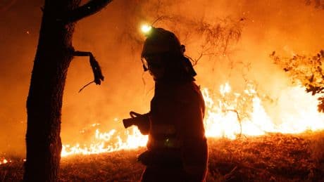 El tren entre Madrid y Galicia sigue suspendido este martes por la amenaza de los incendios