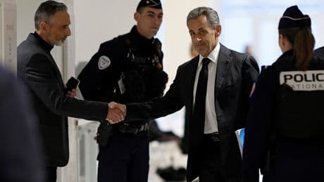 Exclu de la Légion d'honneur, Nicolas Sarkozy prend « acte »