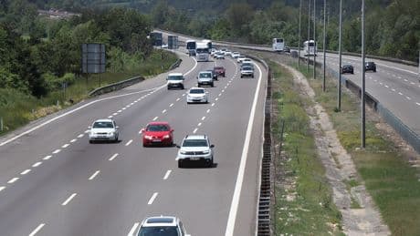Tatilciler yola çıktı: Bolu geçişinde akıcı yoğunluk