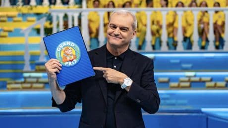 Ramón García, al borde del llanto en el 'Grand Prix' al ver hundido al alcalde del equipo perdedor: "Me toca el corazón"