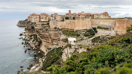 Bonifacio dit « stop » aux résidences secondaires