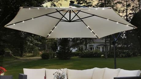 Sonnenschirm mit LED: Juskys bietet Top-Schnäppchen für 64 Euro