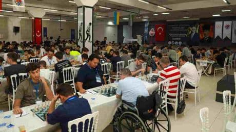 Avrupa’nın en prestijli satranç turnuvası Burhaniye’de başladı