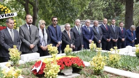 Türk futbolunun ve Galatasaray'ın unutulmaz efsanesi Metin Oktay kabri başında anıldı