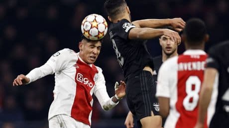 Het staat nu écht vast: koppen bij voetbal verhoogt de kans op dementie. Treft de KNVB ook maatregelen?
