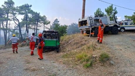 Incendio a Rossiglione spento, ancora attivo il fronte a Belforte. Gravissimo il giovane intossicato